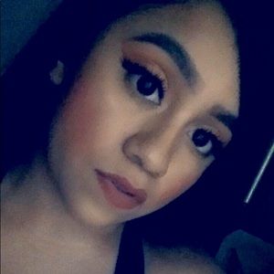 Meet your Posher, Pilar